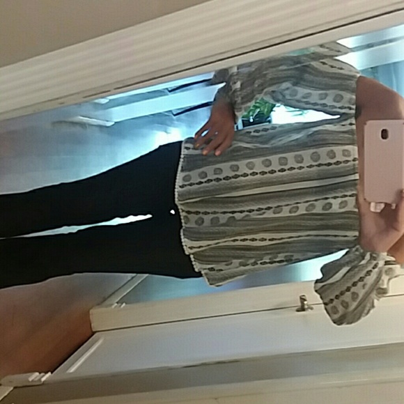 Abercrombie and Fitch cold shoulder top - Picture 5 of 5